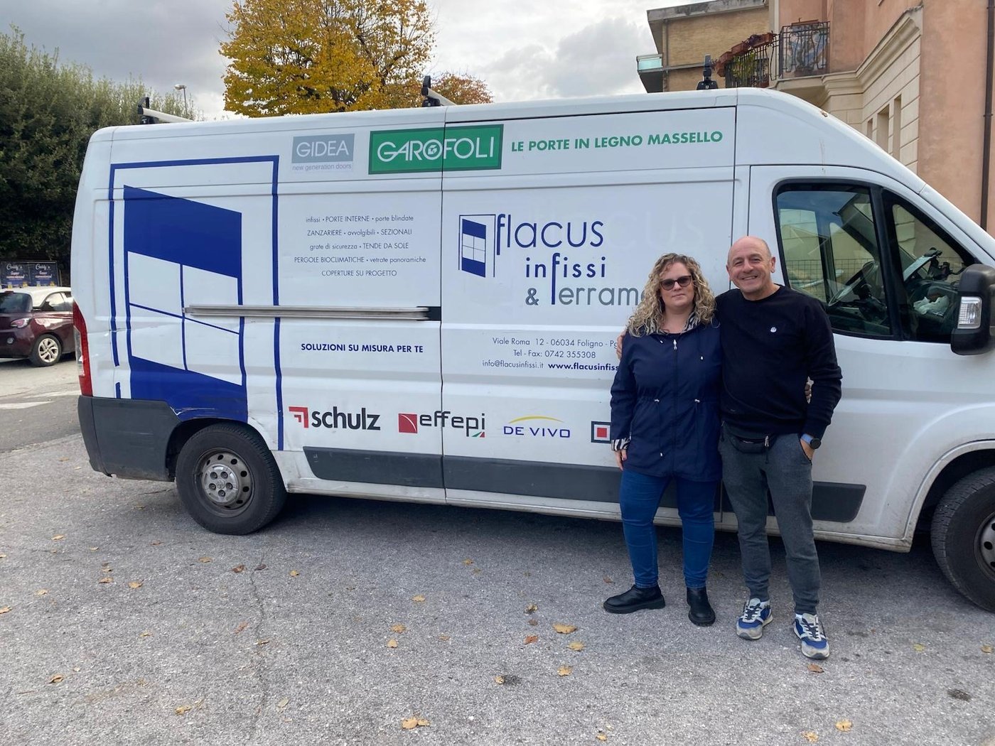 Titolare e segretaria Flacus Infissi